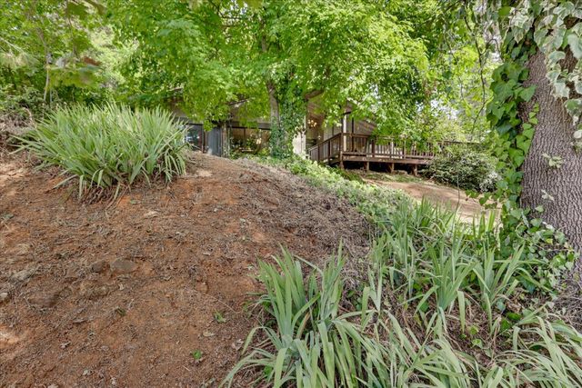 11594 Alta Sierra Dr, Grass Valley, CA 95949