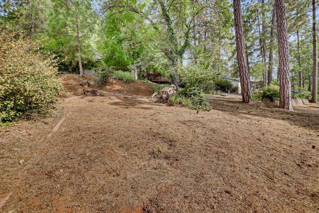 11594 Alta Sierra Dr, Grass Valley, CA 95949