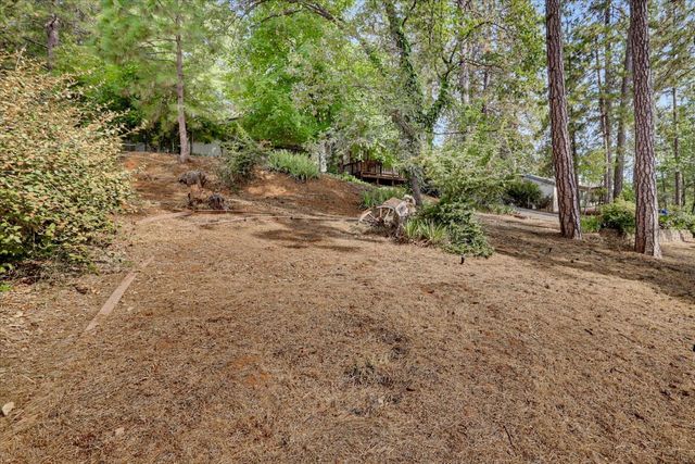 11594 Alta Sierra Dr, Grass Valley, CA 95949