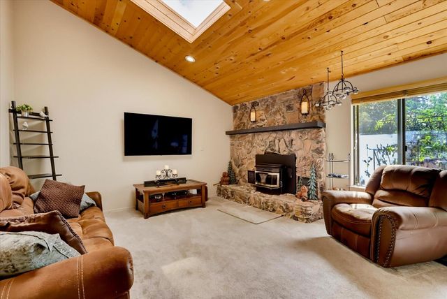 11594 Alta Sierra Dr, Grass Valley, CA 95949