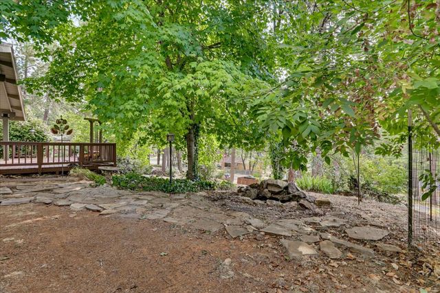 11594 Alta Sierra Dr, Grass Valley, CA 95949