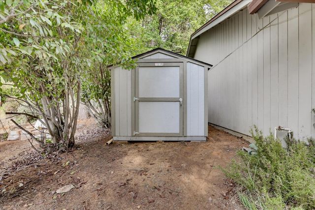 11594 Alta Sierra Dr, Grass Valley, CA 95949