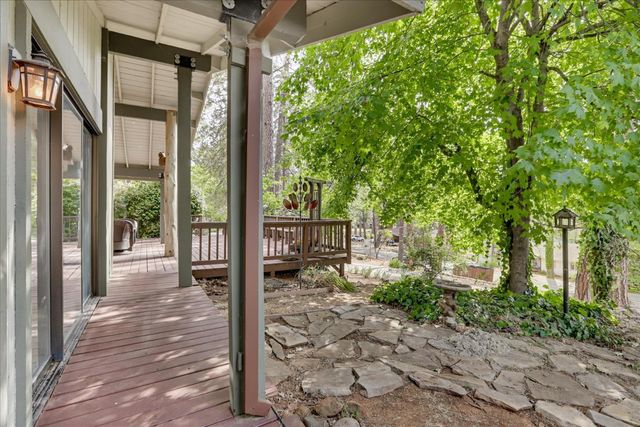 11594 Alta Sierra Dr, Grass Valley, CA 95949