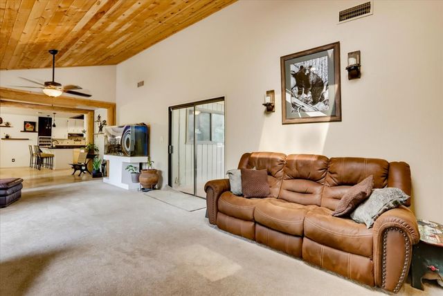 11594 Alta Sierra Dr, Grass Valley, CA 95949