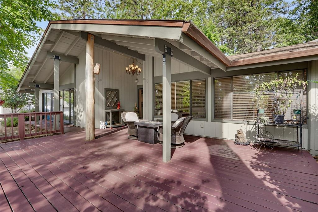 11594 Alta Sierra Dr, Grass Valley, CA 95949