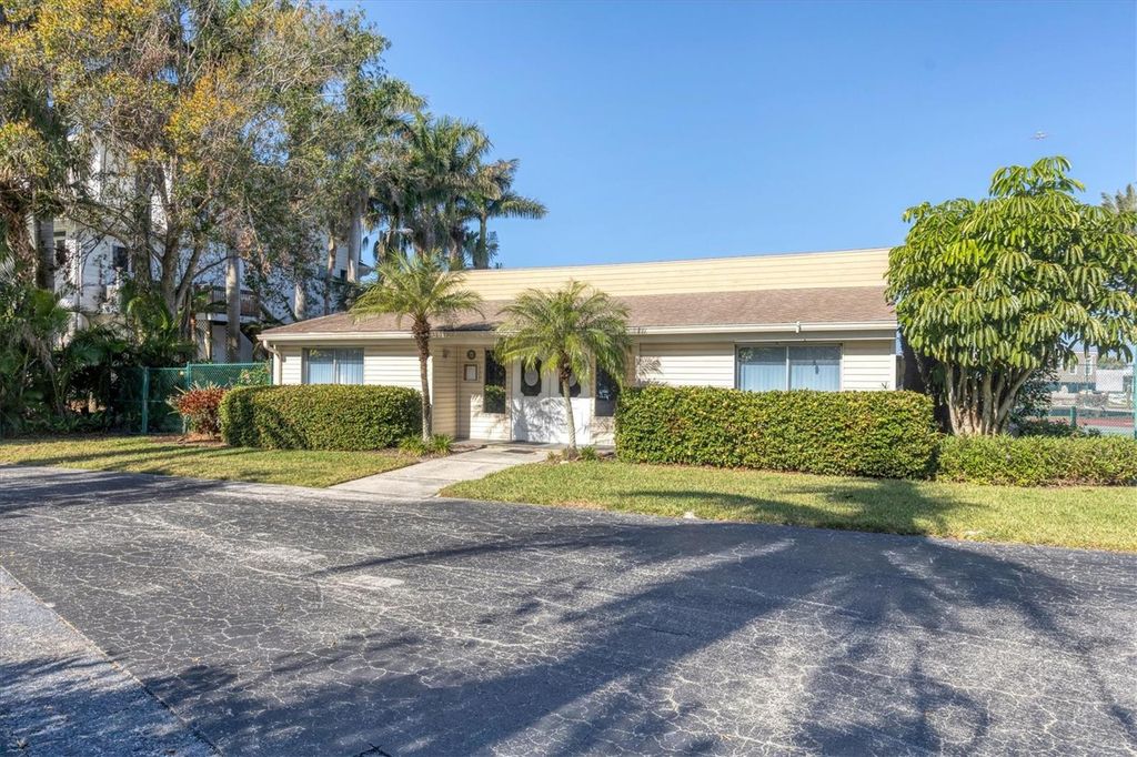 Image 25 of property listing at 1714 69TH AVENUE W B408, Bradenton, FL 34207