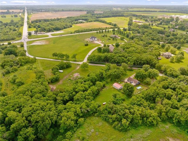 700 E 171ST Street, Loch Lloyd, MO 64012