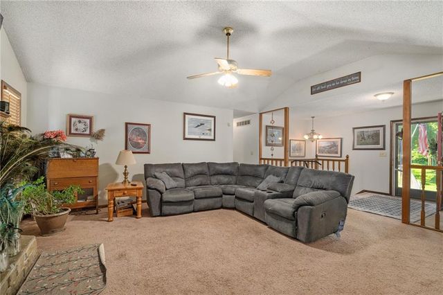 700 E 171ST Street, Loch Lloyd, MO 64012