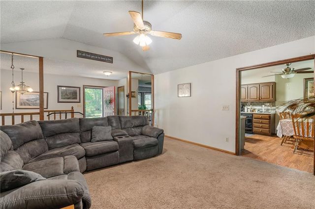 700 E 171ST Street, Loch Lloyd, MO 64012