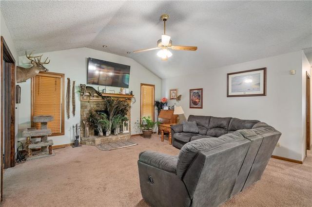 700 E 171ST Street, Loch Lloyd, MO 64012