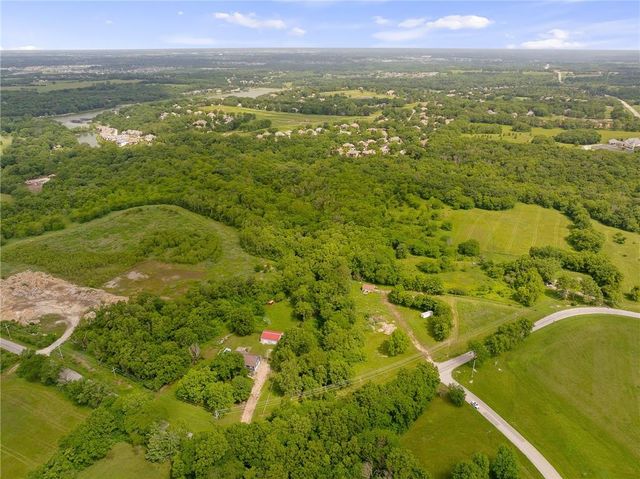 700 E 171ST Street, Loch Lloyd, MO 64012