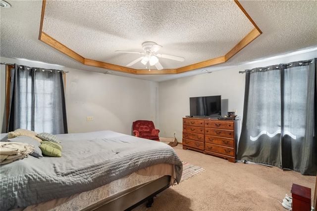700 E 171ST Street, Loch Lloyd, MO 64012