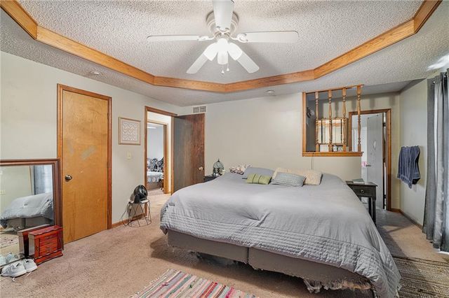 700 E 171ST Street, Loch Lloyd, MO 64012