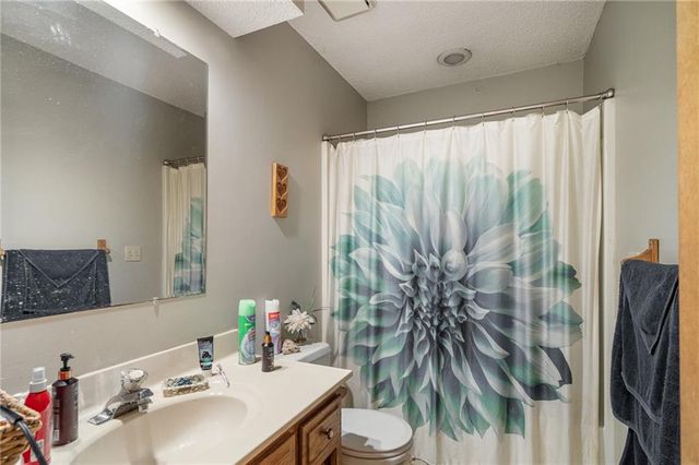 700 E 171ST Street, Loch Lloyd, MO 64012