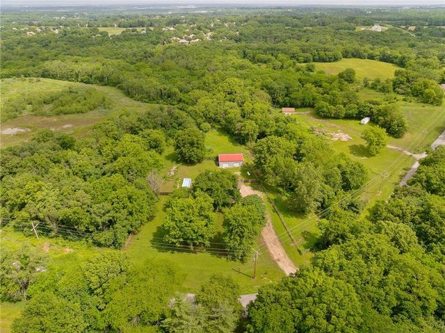 700 E 171ST Street, Loch Lloyd, MO 64012