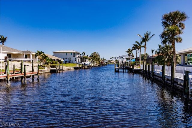 133 SW 54th TER, Cape Coral, FL 33914