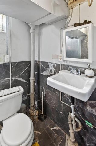 28025 Sunset Boulevard, Lathrup Village, MI 48076