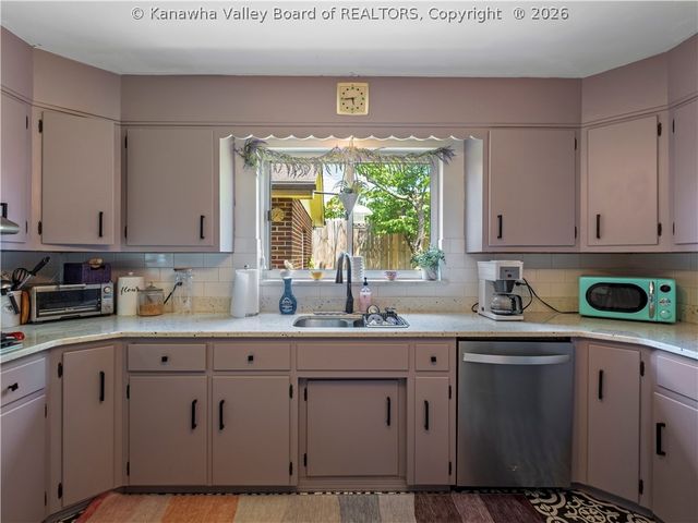 1402 Grishaber Street, South Charleston, WV 25303