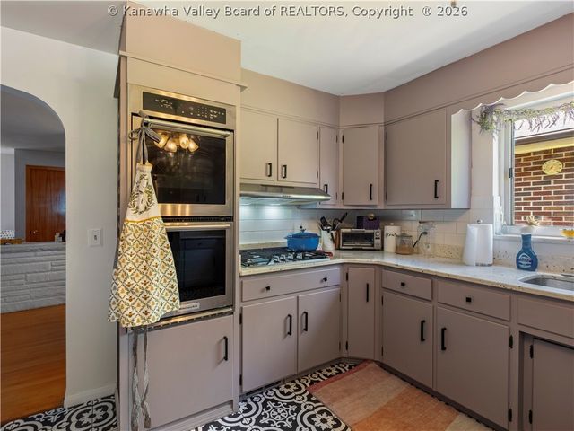 1402 Grishaber Street, South Charleston, WV 25303