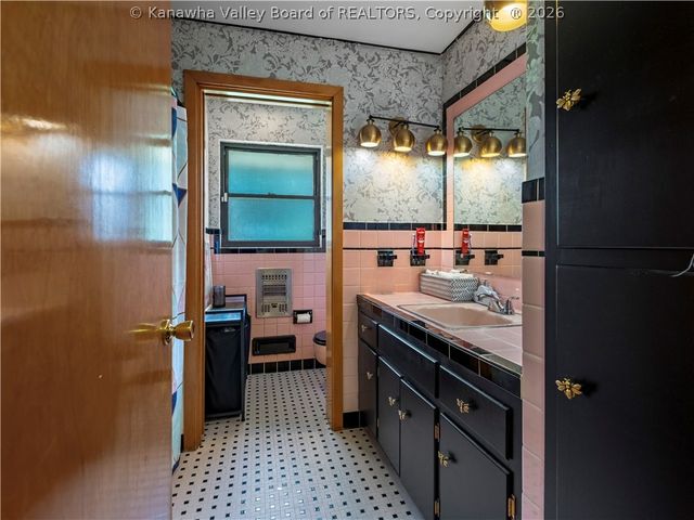 1402 Grishaber Street, South Charleston, WV 25303