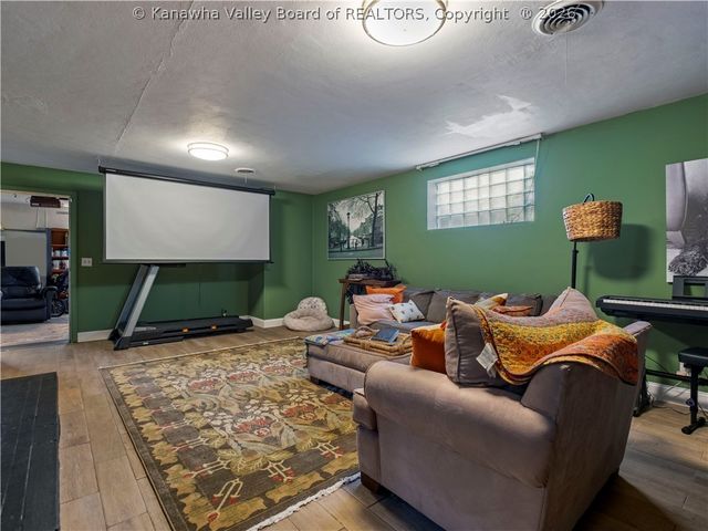 1402 Grishaber Street, South Charleston, WV 25303