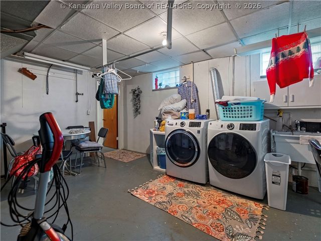 1402 Grishaber Street, South Charleston, WV 25303