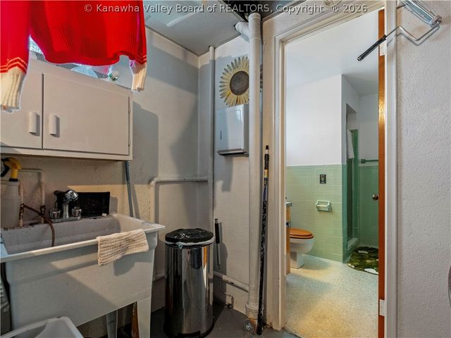 1402 Grishaber Street, South Charleston, WV 25303