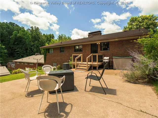 1402 Grishaber Street, South Charleston, WV 25303
