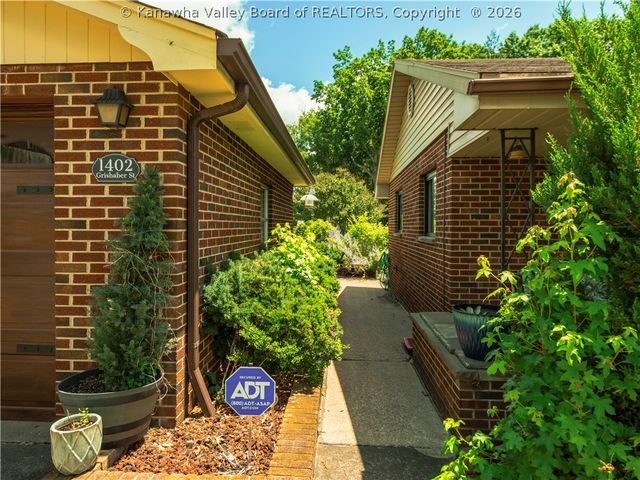 1402 Grishaber Street, South Charleston, WV 25303
