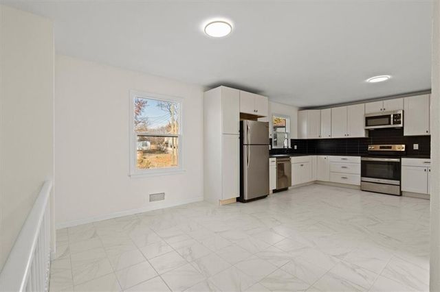 6016 E 107th Terrace, Kansas City, MO 64134