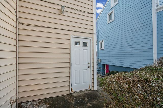 17 Locust St, Etna, PA 15223