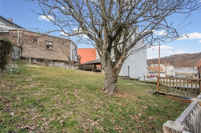 17 Locust St, Etna, PA 15223