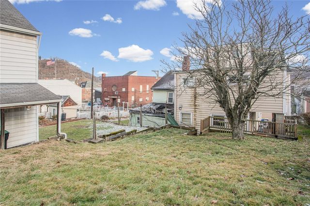 17 Locust St, Etna, PA 15223