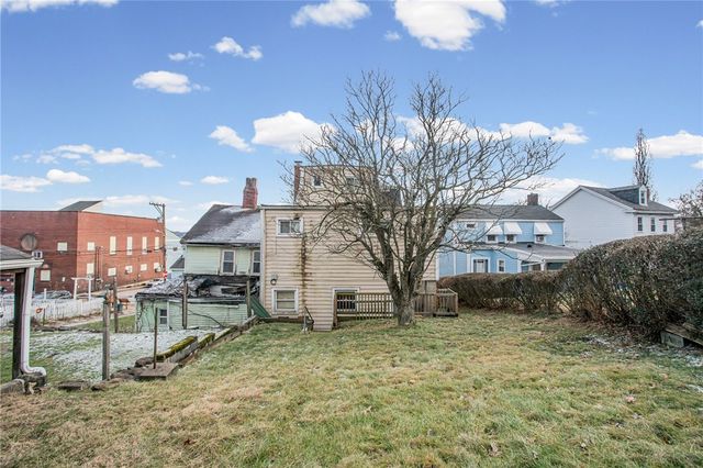 17 Locust St, Etna, PA 15223