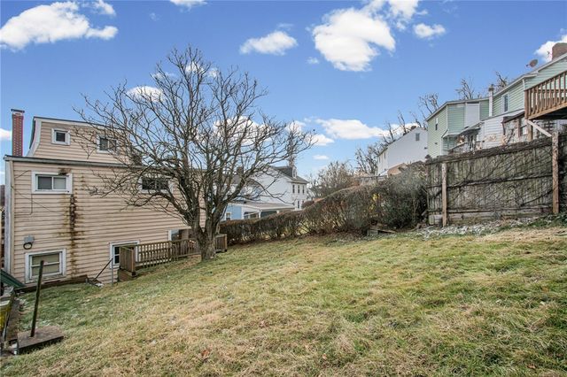 17 Locust St, Etna, PA 15223