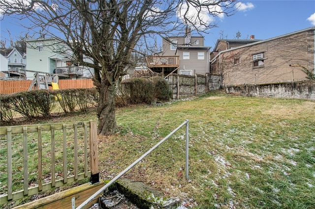 17 Locust St, Etna, PA 15223