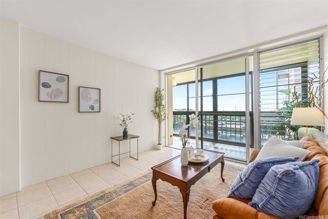 4300 Waialae Avenue A501, Honolulu, HI 96816