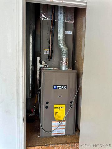 1400 Damon Drive, Pryor, OK 74361