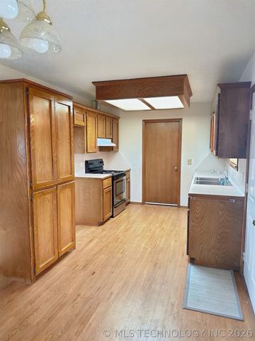 1400 Damon Drive, Pryor, OK 74361