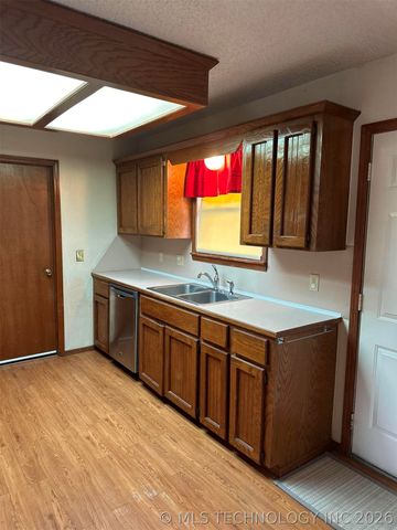 1400 Damon Drive, Pryor, OK 74361