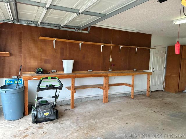 1400 Damon Drive, Pryor, OK 74361