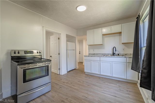 155 Fernwood Avenue, Barberton, OH 44203