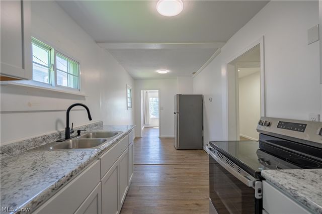 155 Fernwood Avenue, Barberton, OH 44203