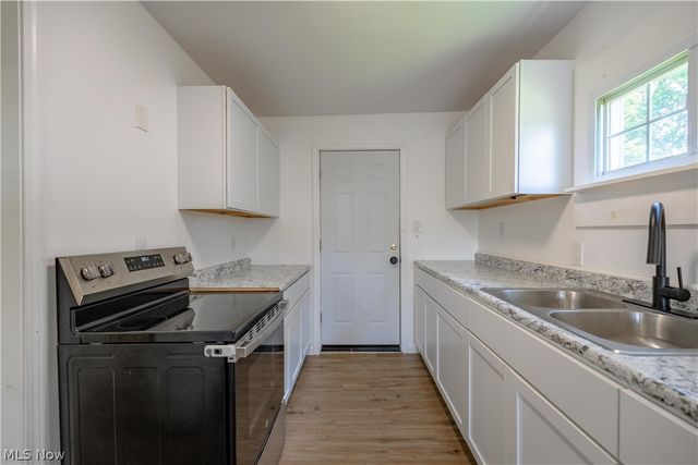 155 Fernwood Avenue, Barberton, OH 44203
