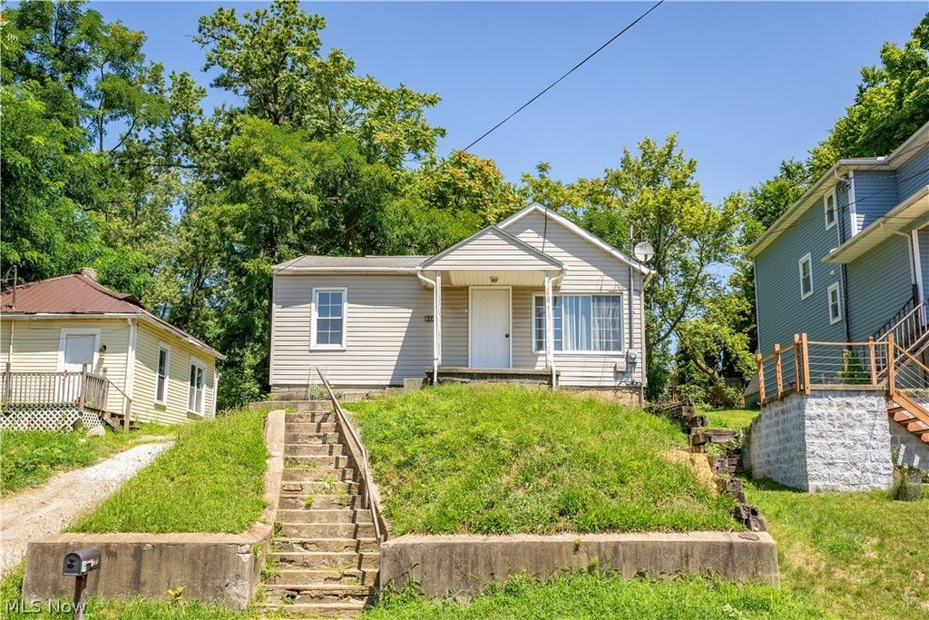 155 Fernwood Avenue, Barberton, OH 44203