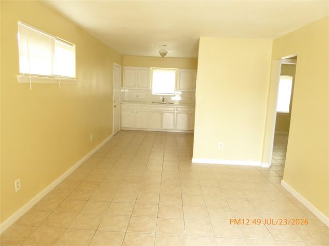 5520 Cavalcade Street 14, Houston, TX 77026