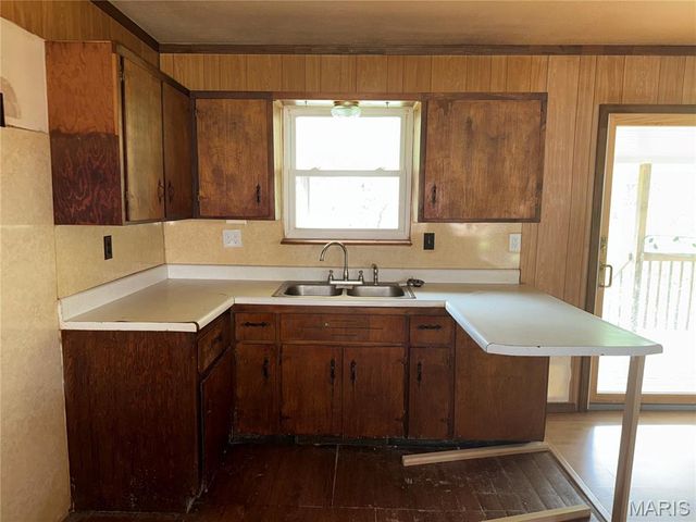 207 Sunset Road, Dixon, MO 65459