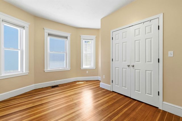 47 Metropolitan Ave 1, Boston, MA 02131