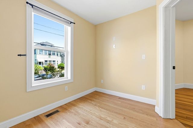 47 Metropolitan Ave 1, Boston, MA 02131