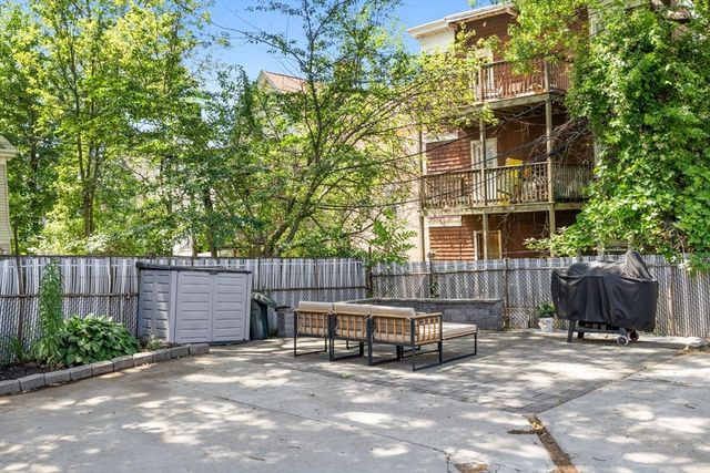 47 Metropolitan Ave 1, Boston, MA 02131